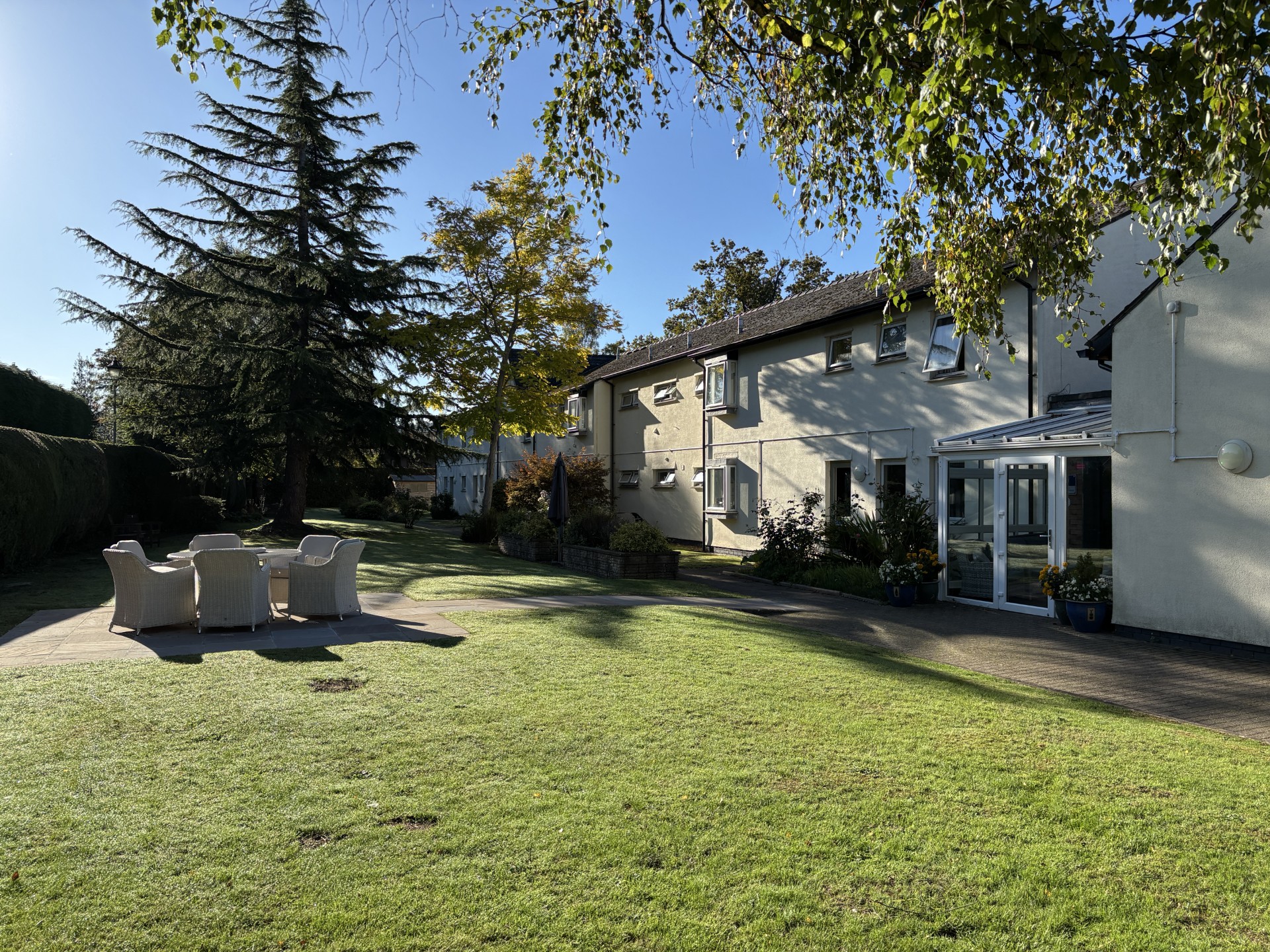 Thumbnail IMG 9055Outside