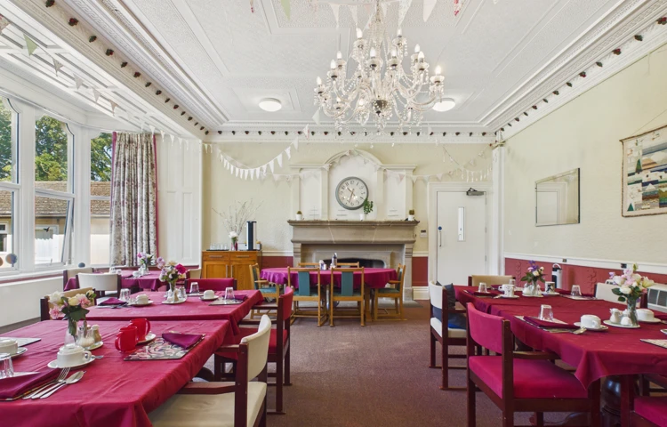 Dining Room (4)