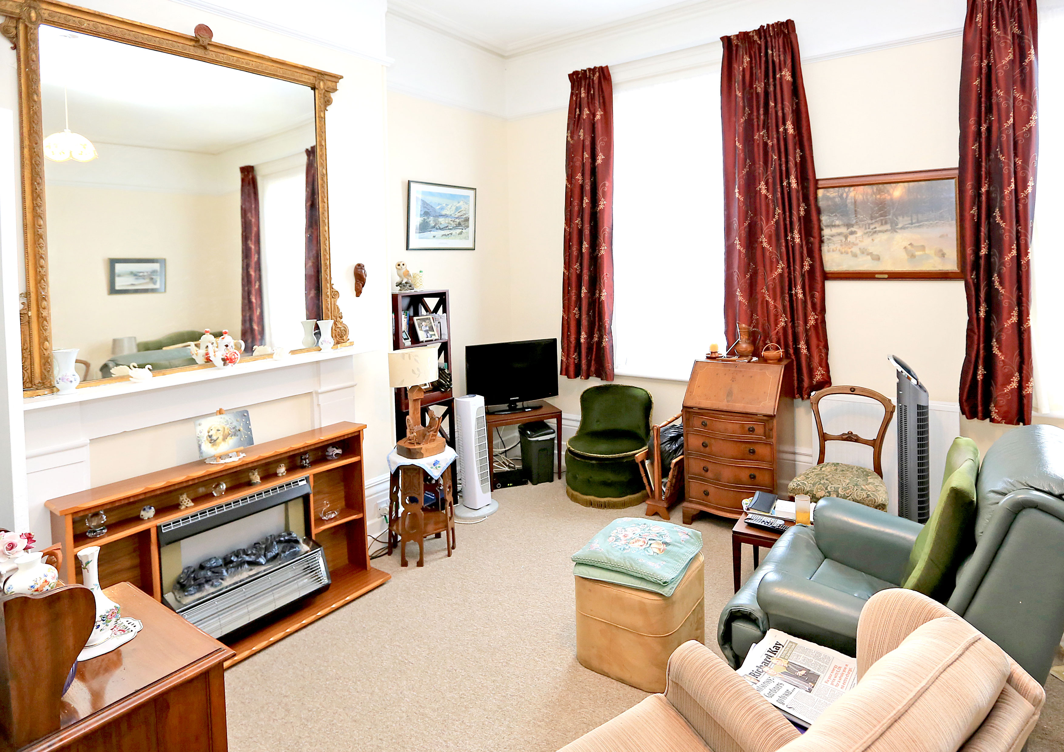 A sitting room at Clifton House, Cowes PO31 7RH