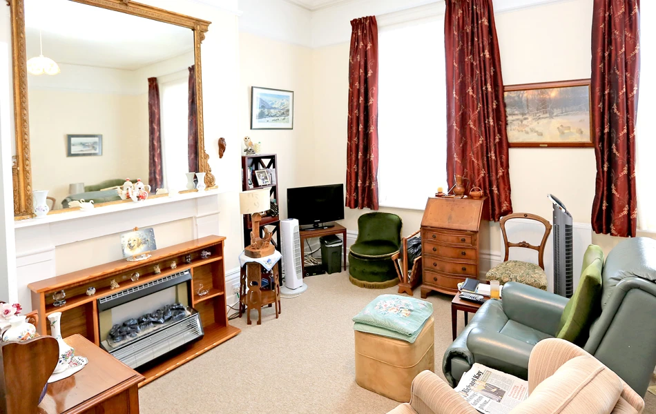 A sitting room at Clifton House, Cowes PO31 7RH