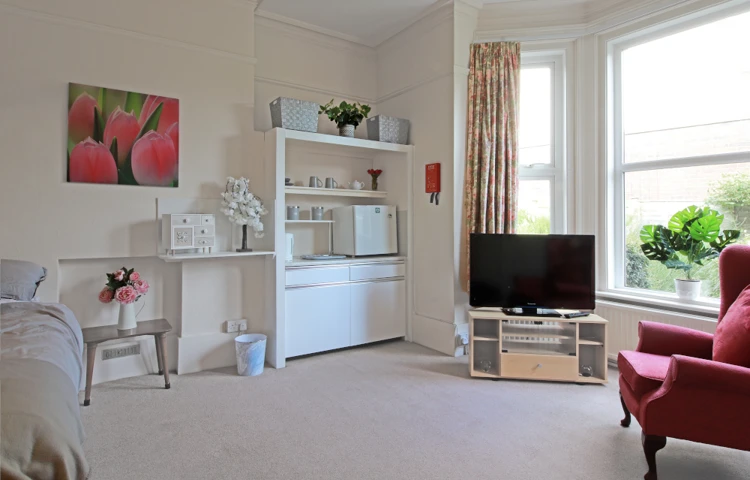 Bright And Spacious Room At Darwin House