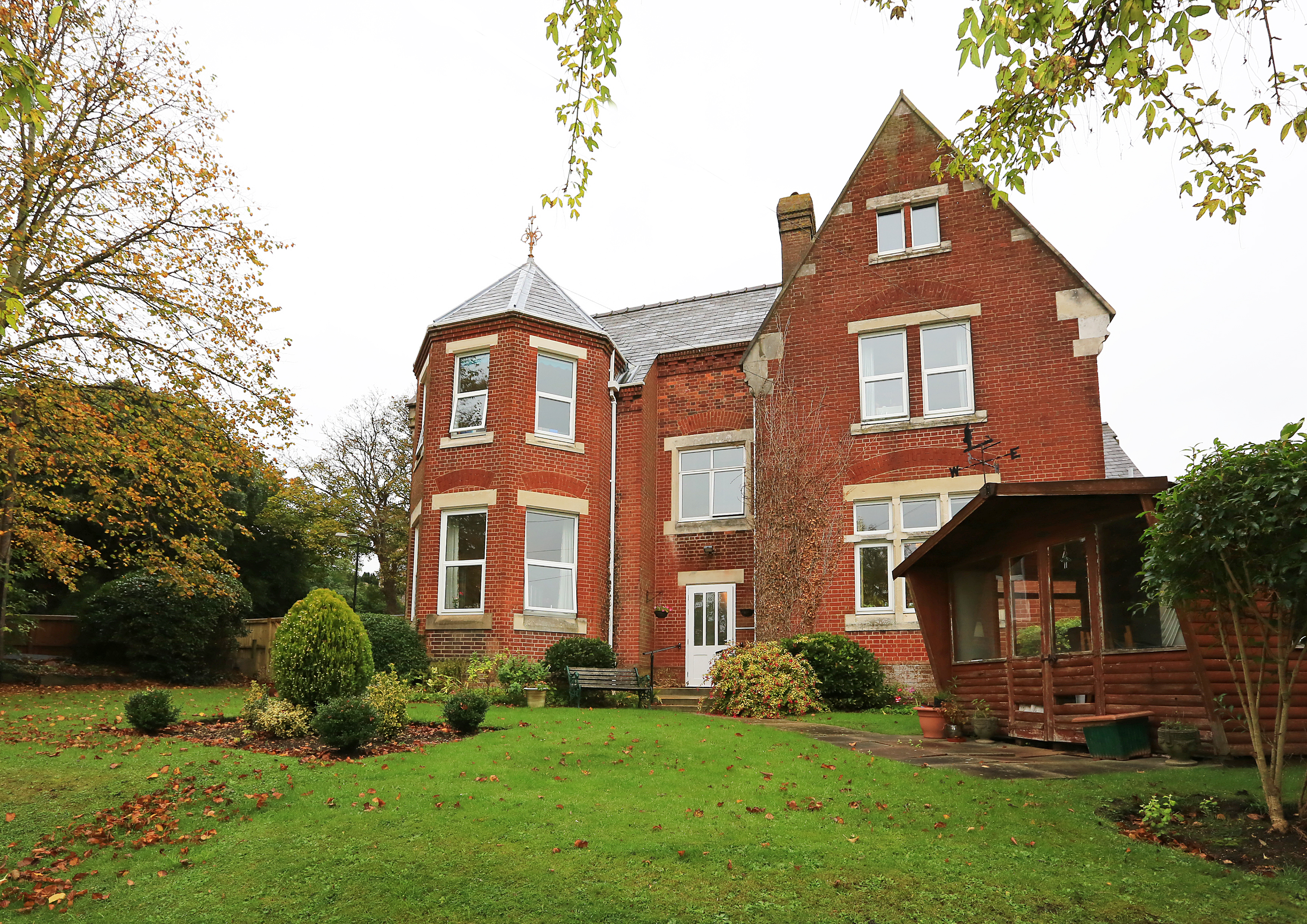 Rear garden at Abbeyfield House, Cowes PO31 8HA (1)