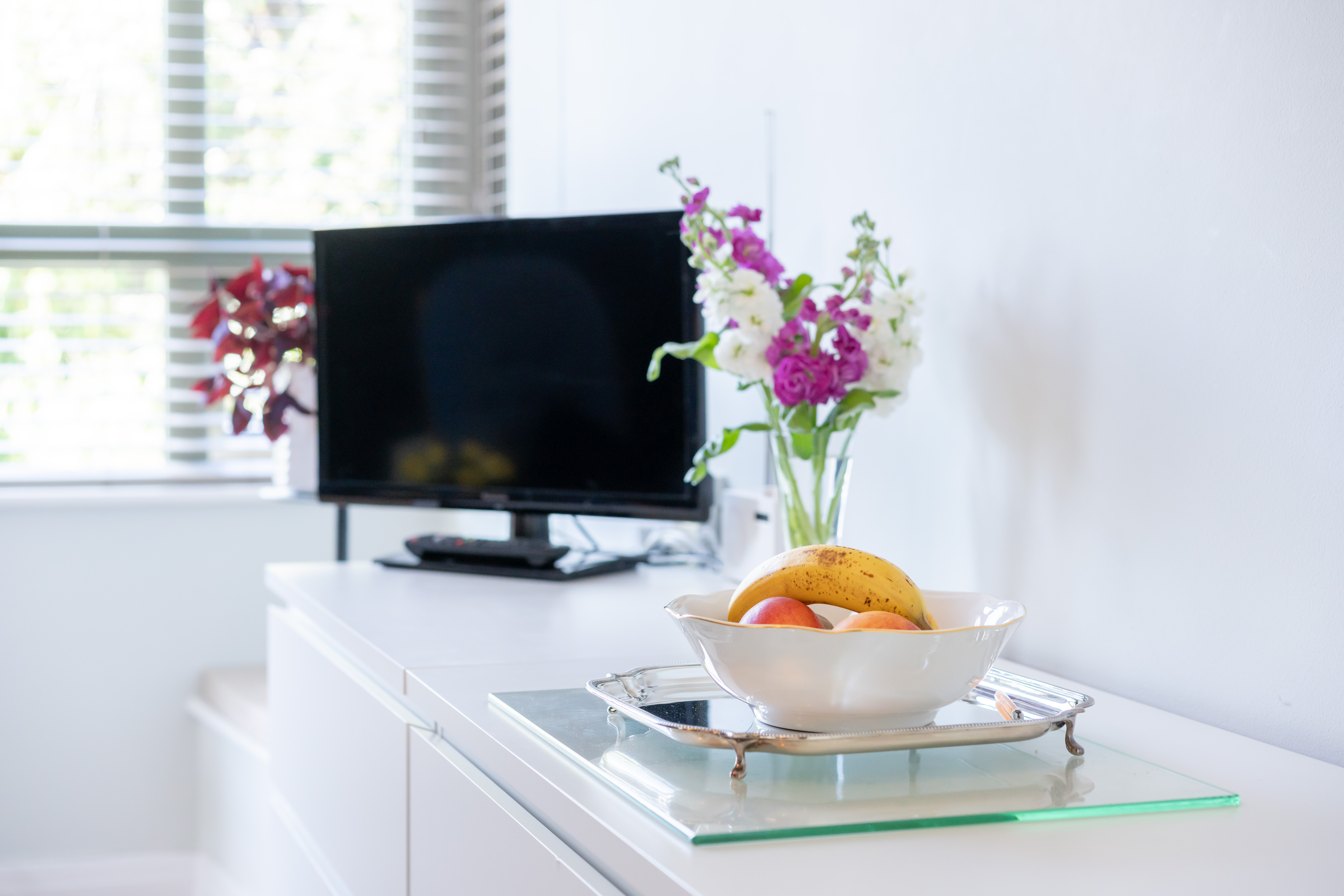 TV And Drawers In Bedroom At Carnarvon House
