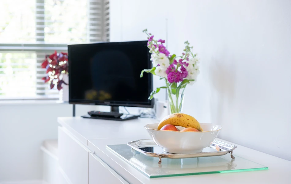 TV And Drawers In Bedroom At Carnarvon House