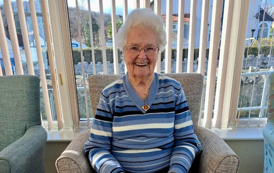 Colwyn Bay, Rhos Road, LL28 4RY, Resident Card Opening