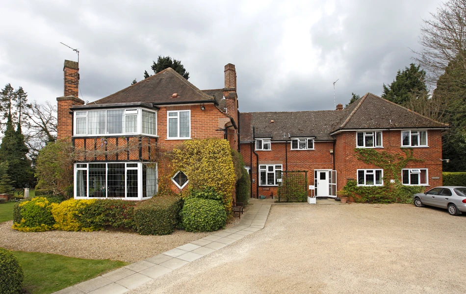 Front exterior of Austenmead with car park at the front of the house with rooms available to rent in Chalfont St Peter
