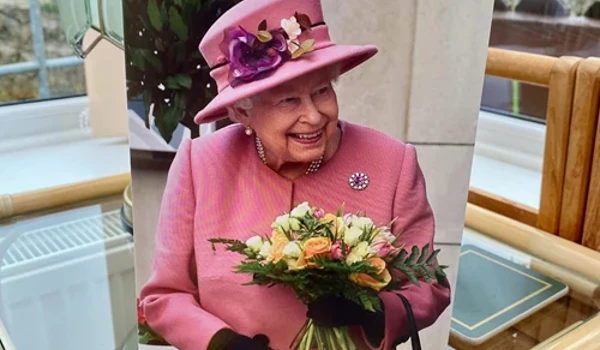 Anne Queens Bday Card