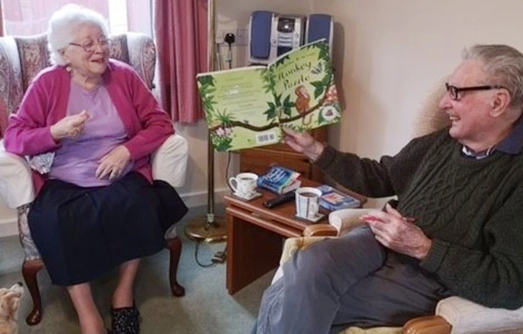 residents-reading in the lounge at Abbeyfield House, Chipping Sodbury BS37 6LB