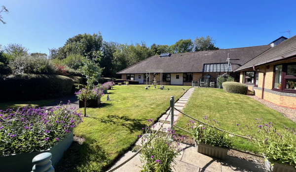 01 MAIN Castle Farm Homepage Exterior