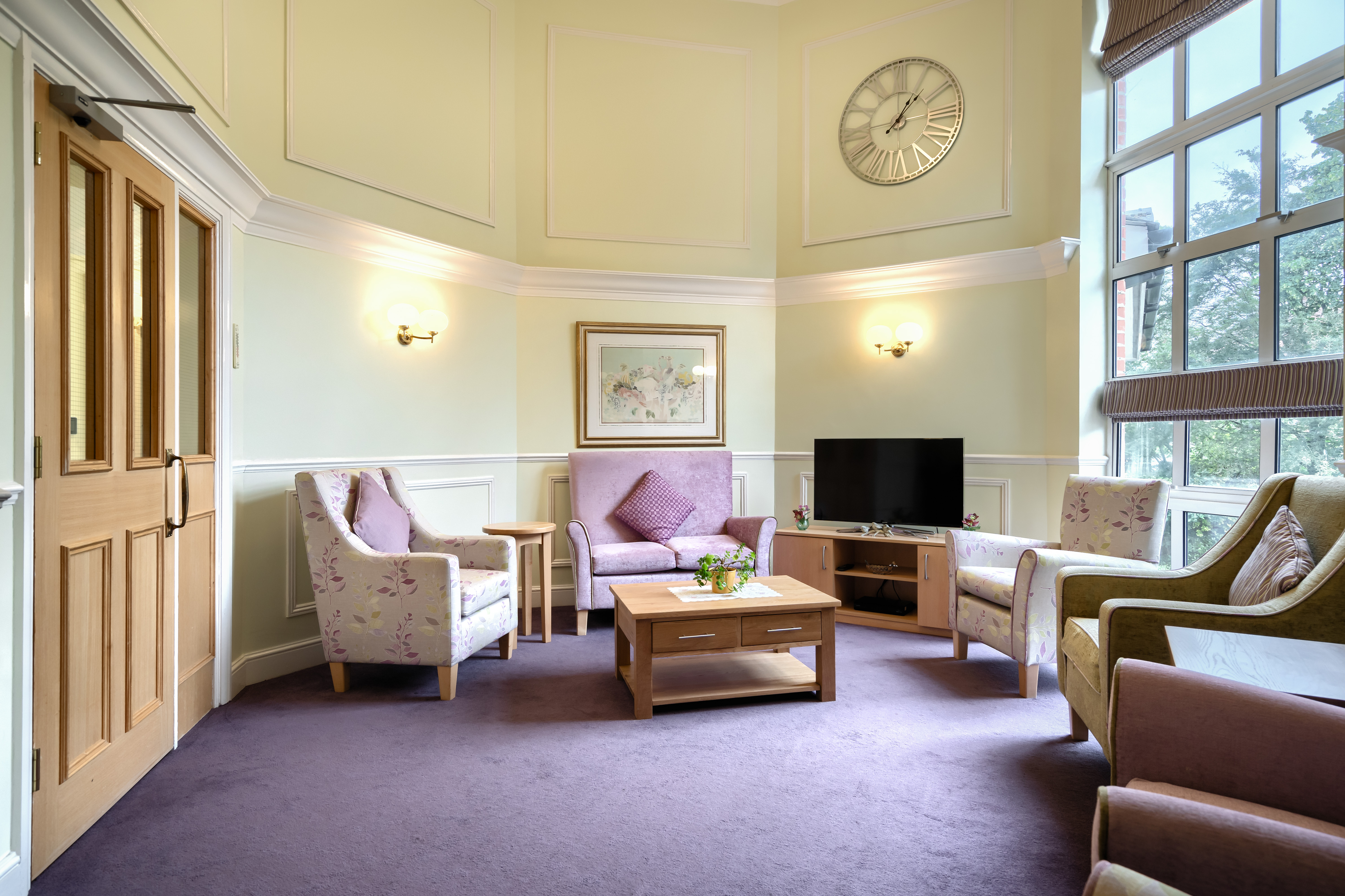 Lee House dome lounge with chairs table and TV