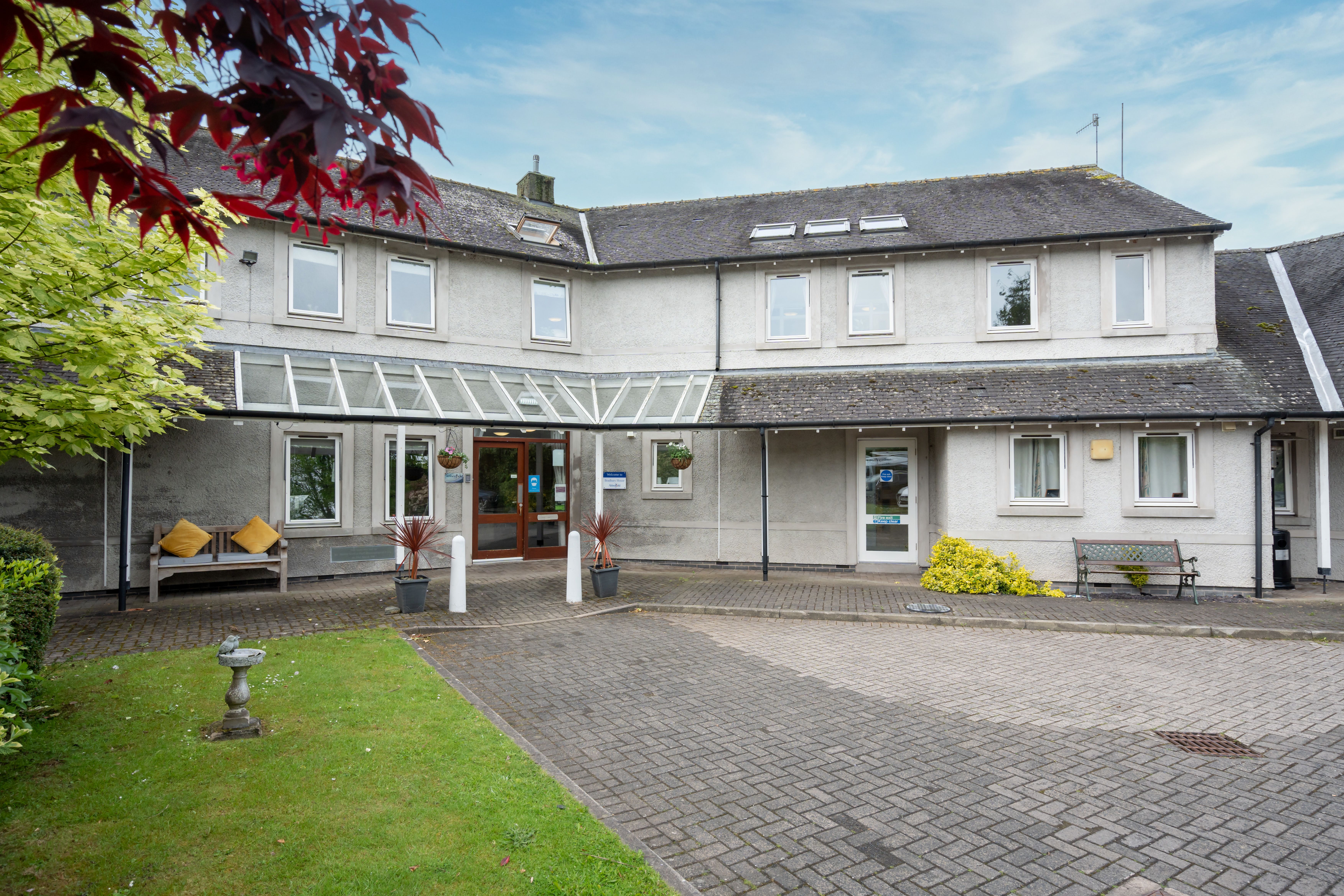Entrance And Driveway Of Bradbury House