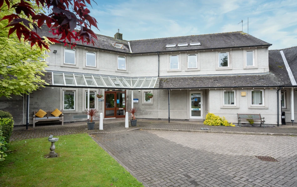 Entrance And Driveway Of Bradbury House