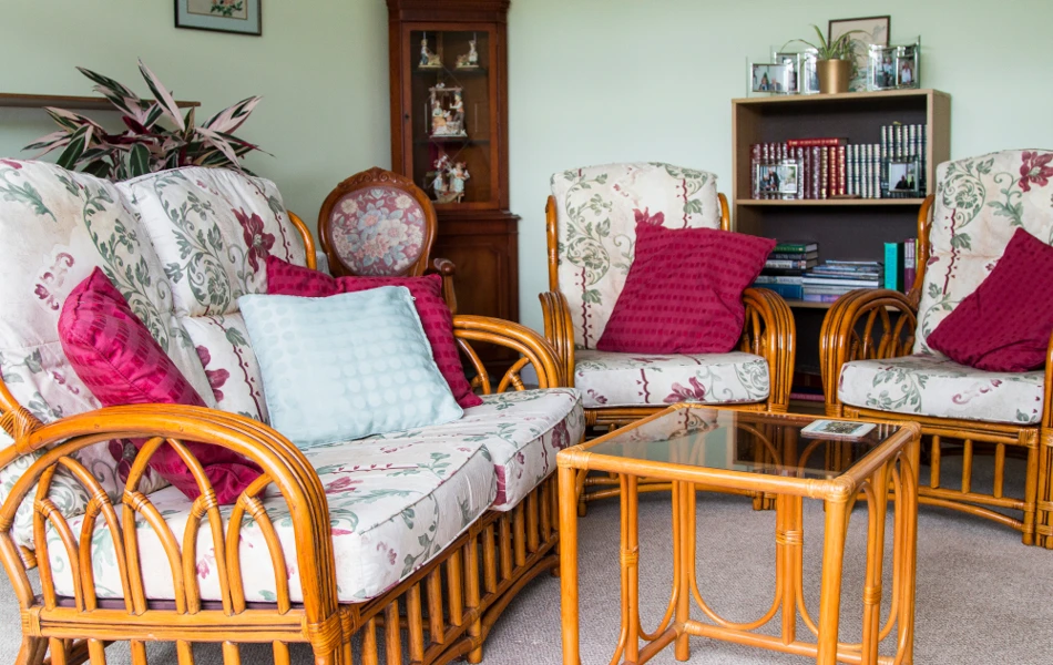 Cosy communal lounge area at Oakshade where residents can come together to socialise