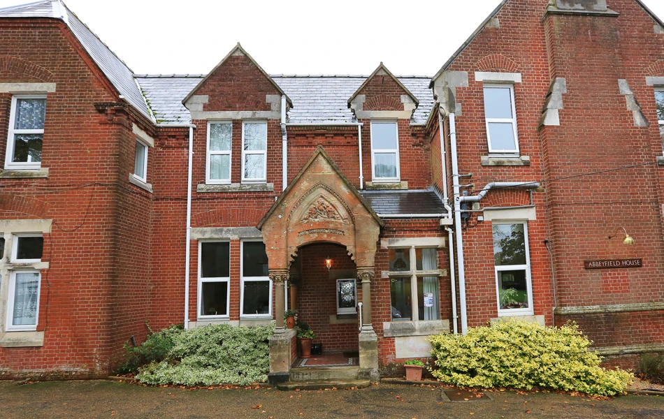 Front entrance at Abbeyfield House, Cowes PO31 8HA (1)