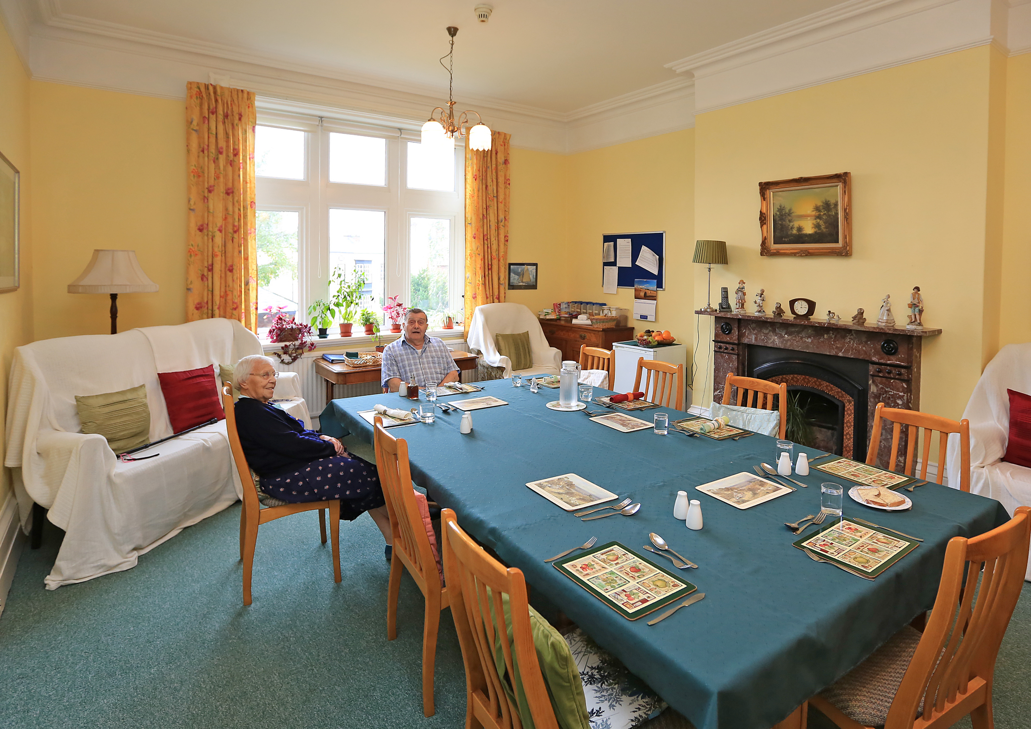 Communal dining room at Abbeyfield House, Cowes PO31 8HA (1)