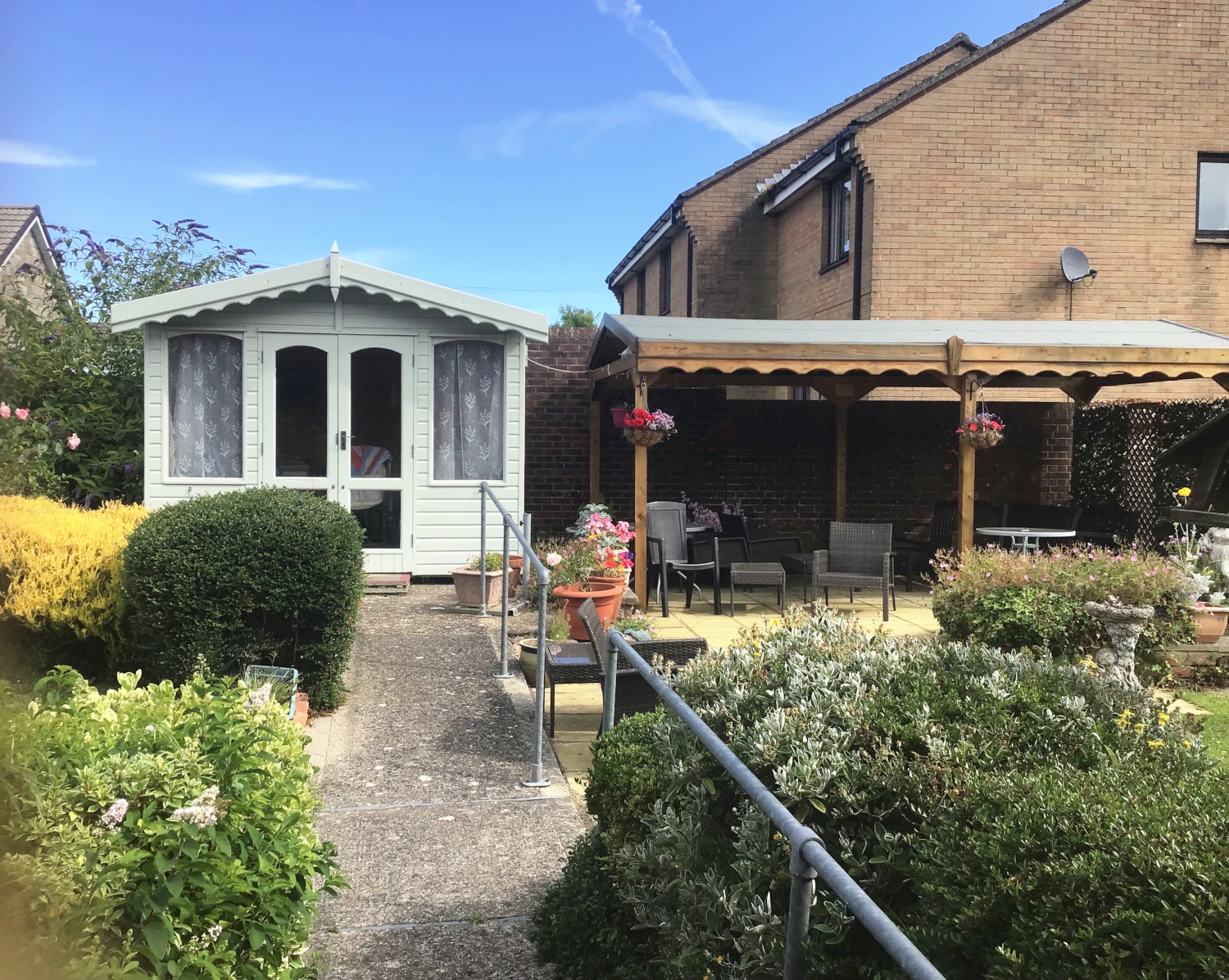 Summer House And Covered Patio In A Well Maintained Garden At Abbeyfield West Wight