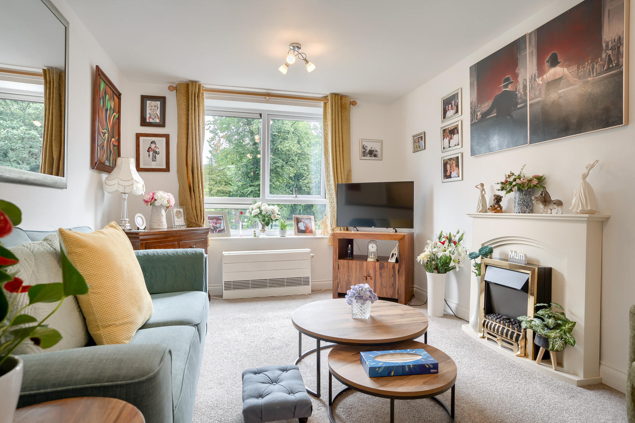 A sitting room at Hampton House, Solihull B91 2QT