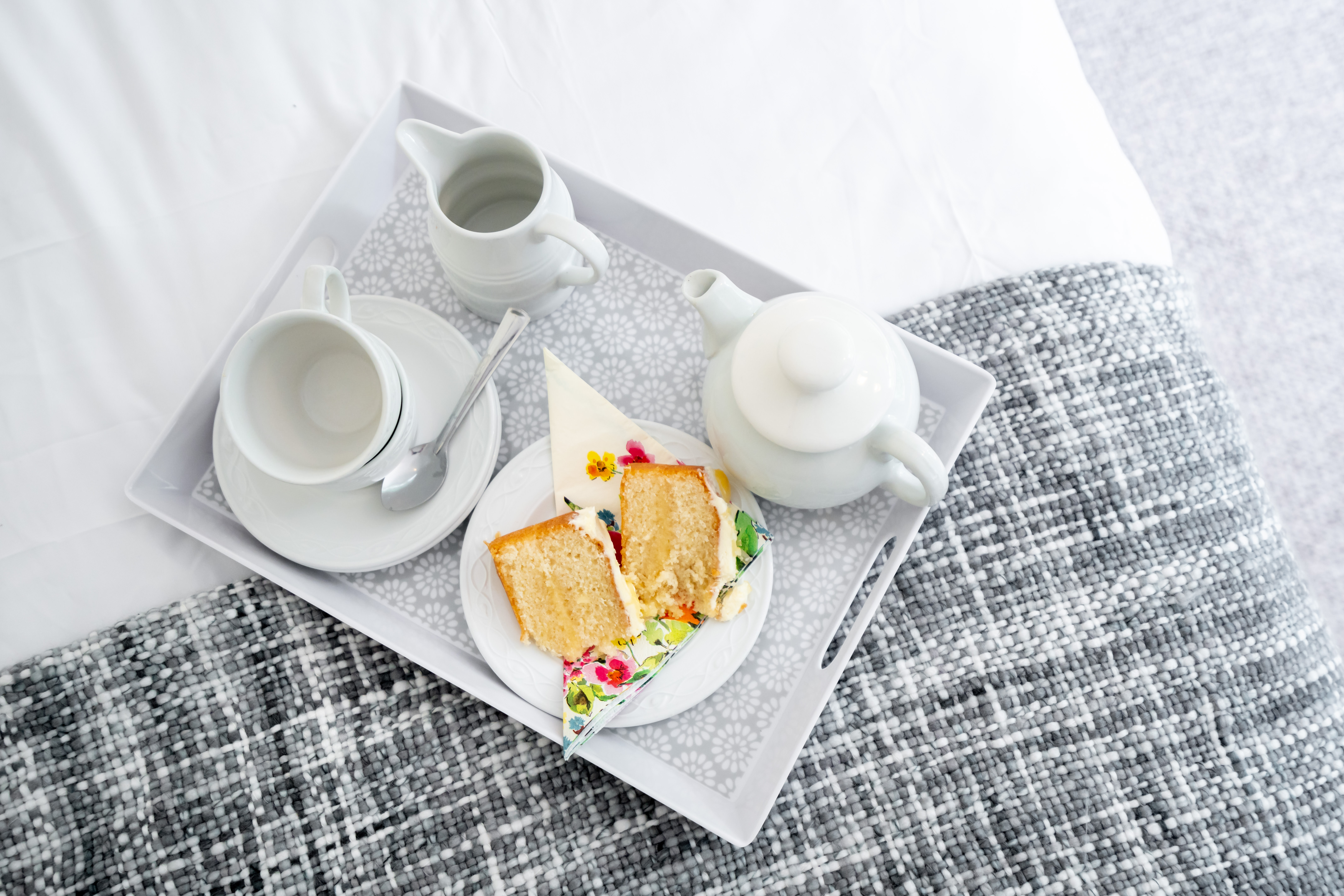 tea-tray-with-cake-on-bed-at-middleton-house.jpg