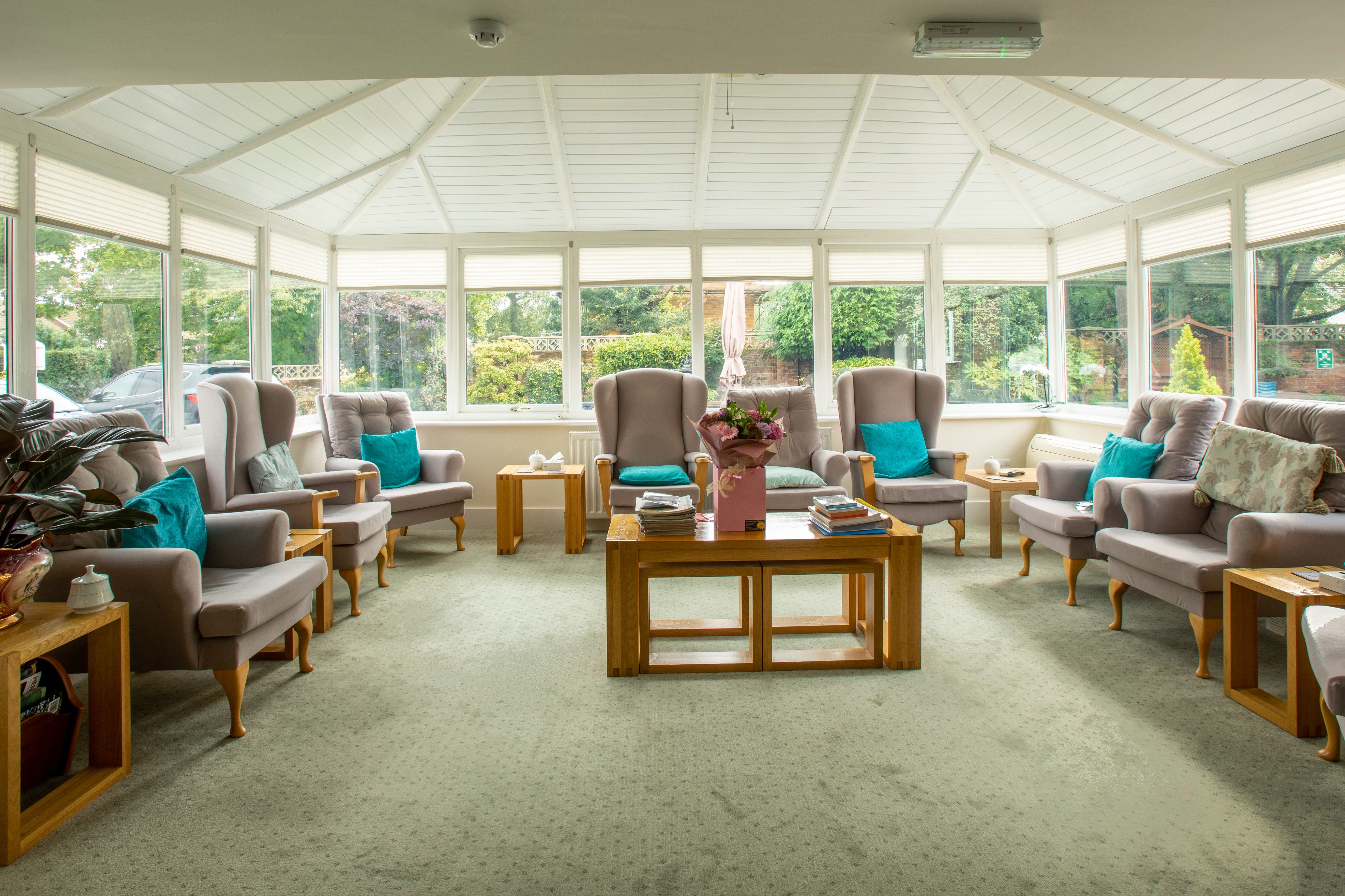 beautiful-conservatory-where-residents-can-relax-and-socialise at Sibleys Orchard, Hemel Hempstead HP3 8LJ