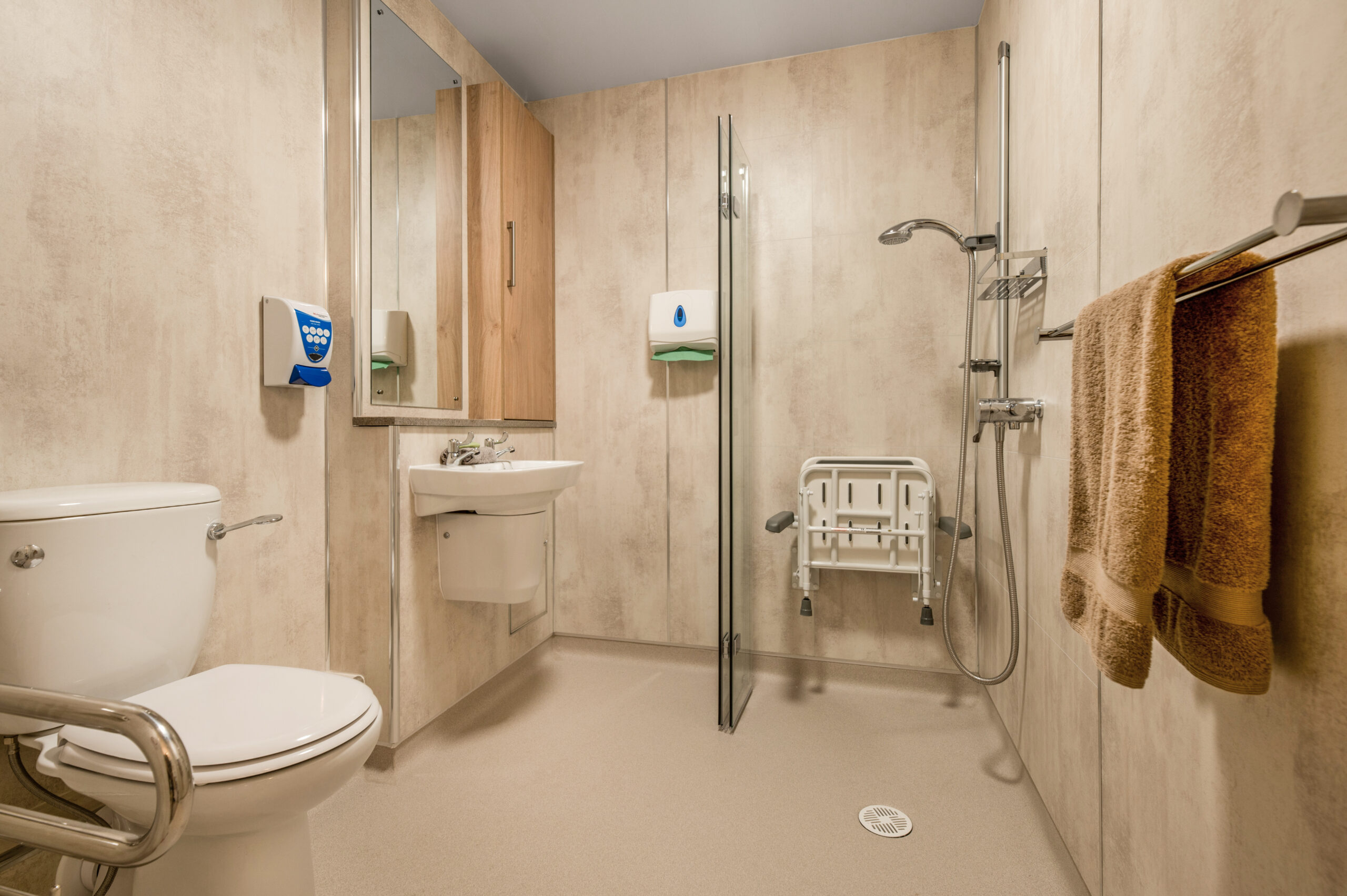 Castle Farm En Suite Wet Room