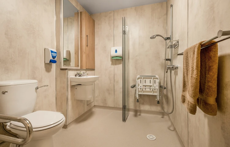 Castle Farm En Suite Wet Room
