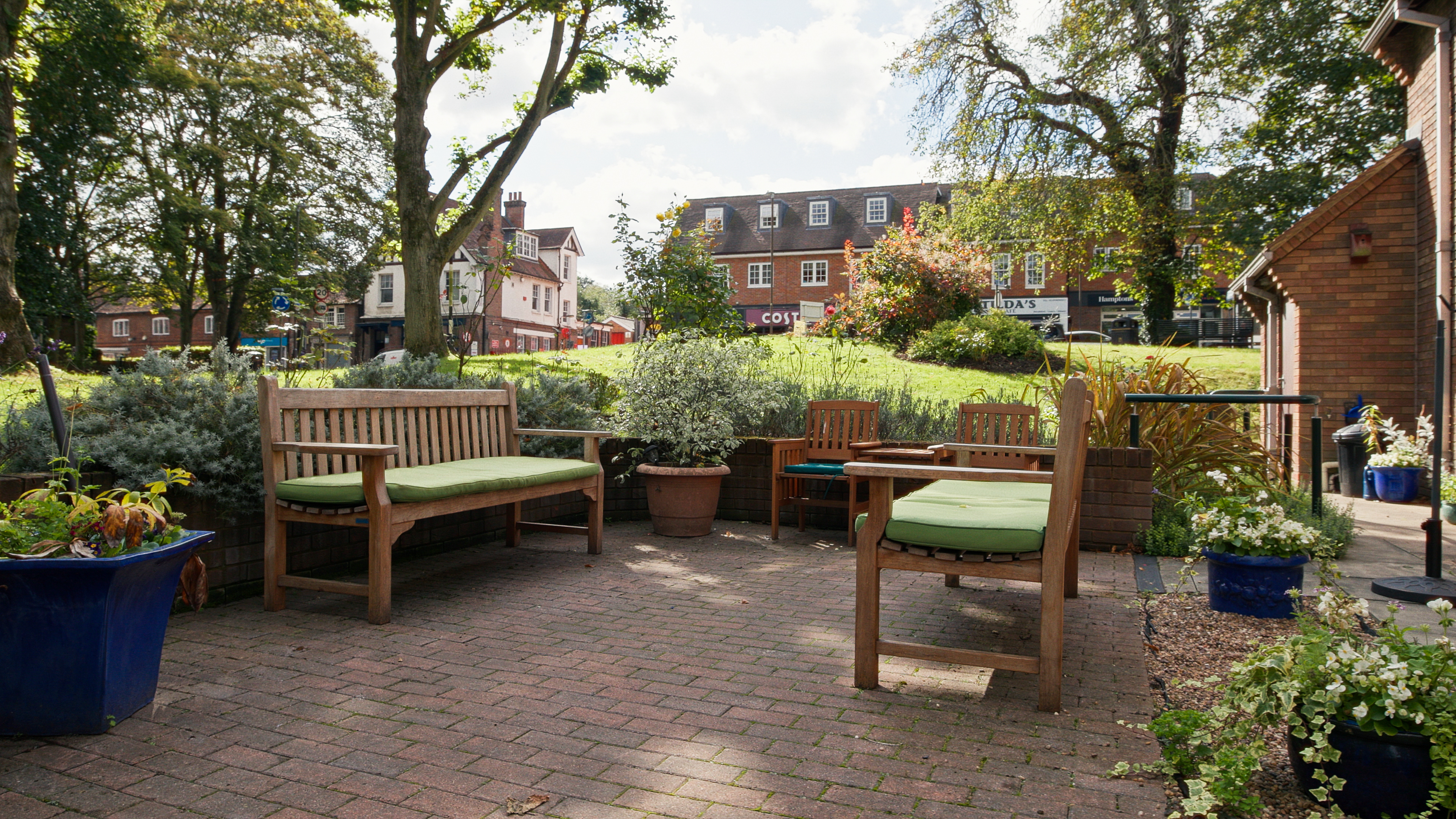 Garden & street outside Abbeyfield House, Great Missenden HP16 9AE