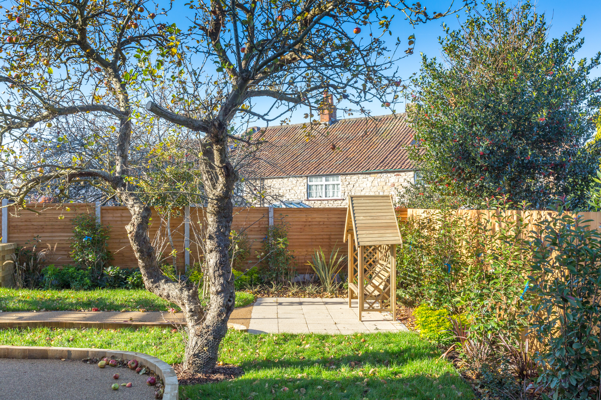 Bright And Sunny Garden At Abbeyfield House, Keynsham