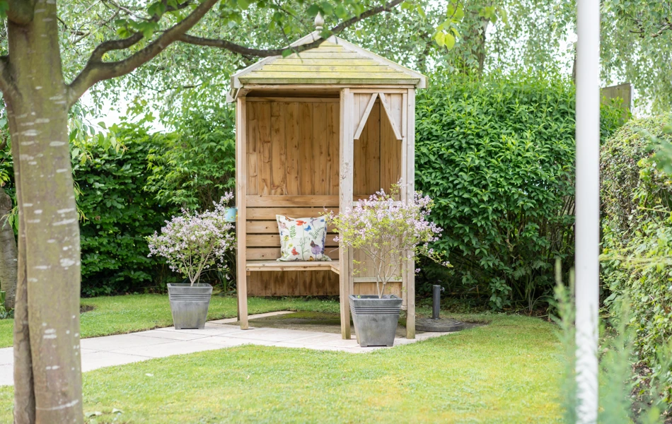 pergola-in-the-garden-at Abbeyfield House, Lincoln LN1 3HJ (1)