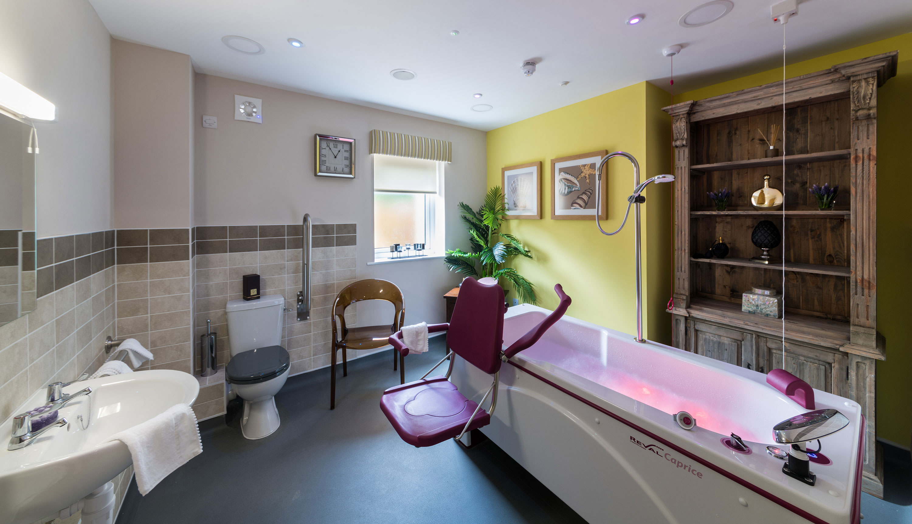 Indulge in a spa-like experience at Speedwell Court, one of Southampton's finest care homes. Our luxurious spa bathrooms offer a serene escape for residents.