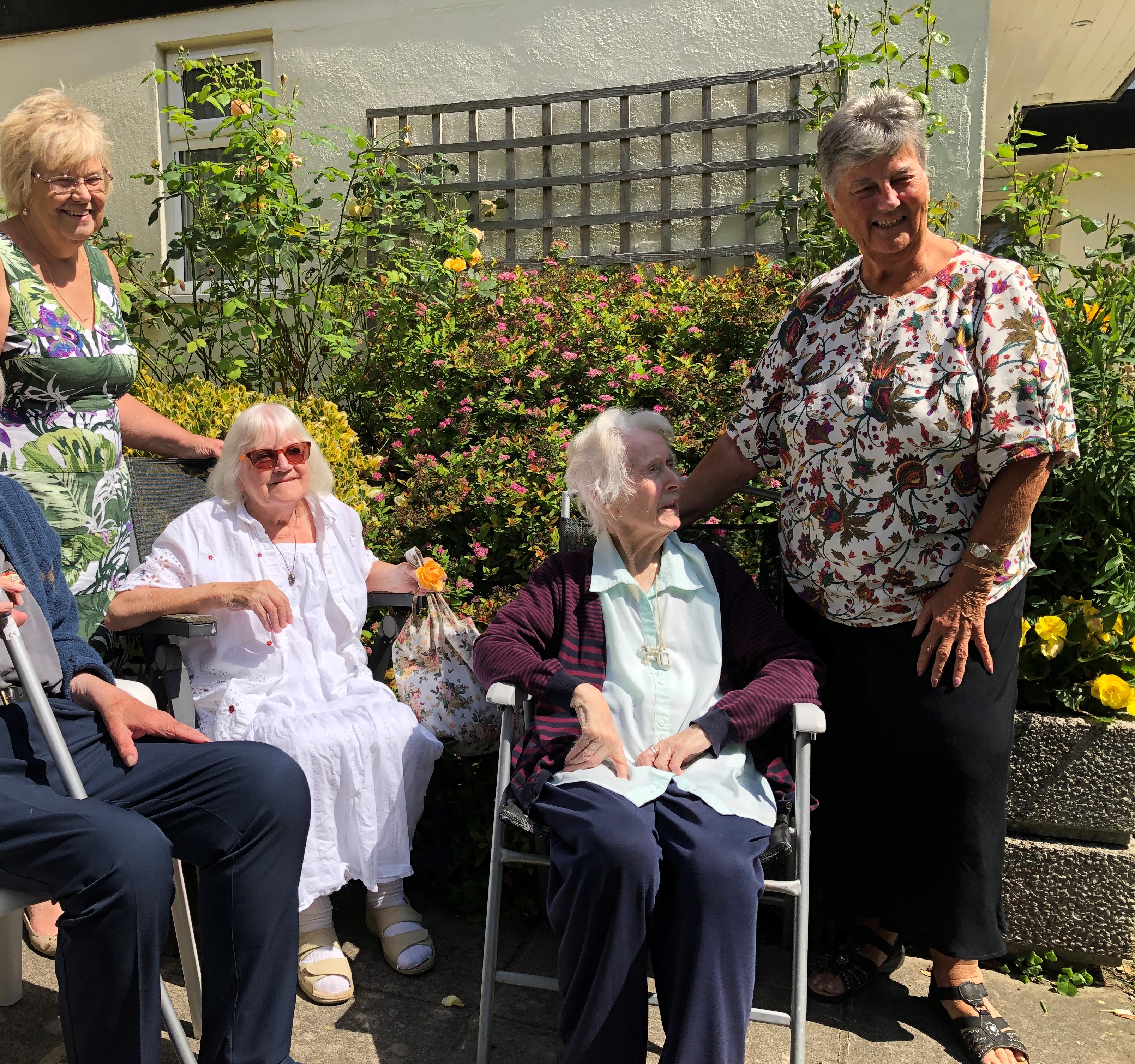 Residents enjoying the sunshine in the garden at Tannerswood