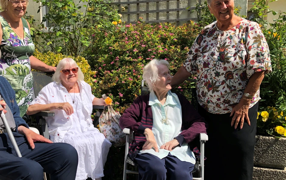 Residents enjoying the sunshine in the garden at Tannerswood