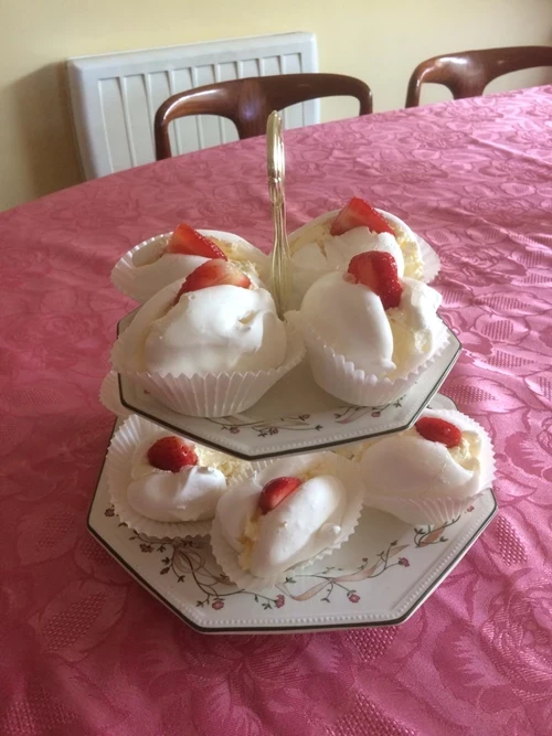 Strawberry meringue nests