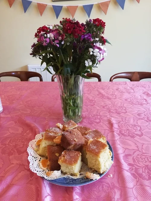 lemon slice cake and flowers