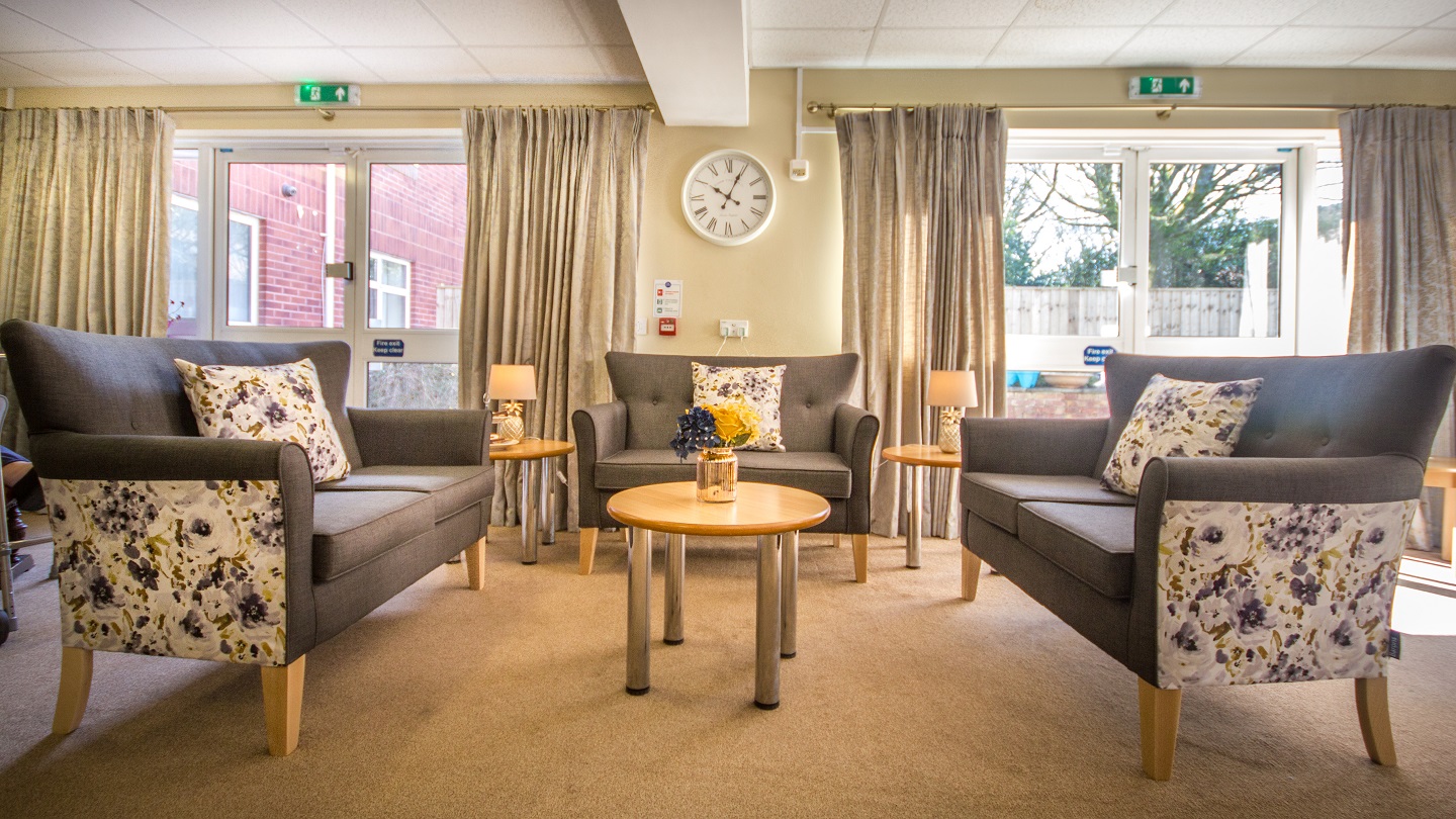 Comfortable sofas in the lounge at Tamar House, Plymouth PL6 5XN