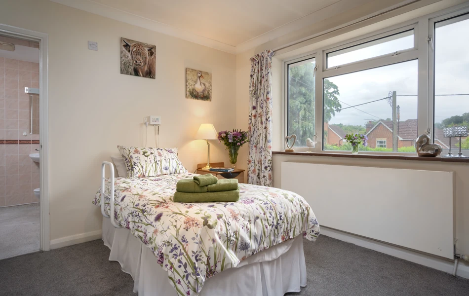En suite bedroom with single bed at Pratt House