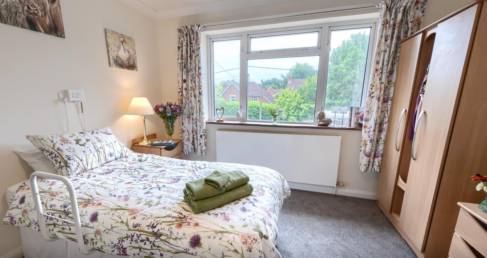 Pratt House bedroom with en-suite shower room