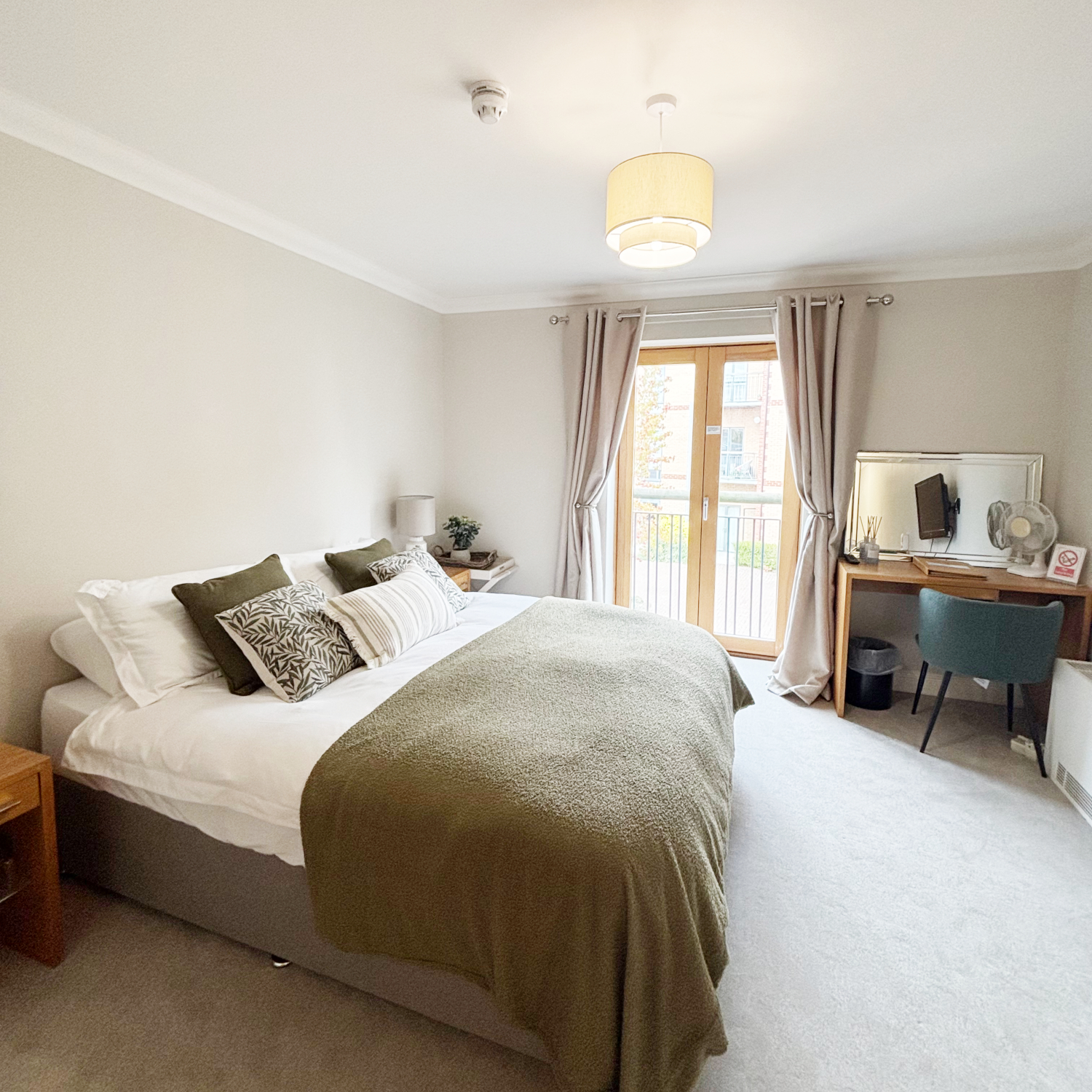 Spacious and bright guest suite at Girton Green