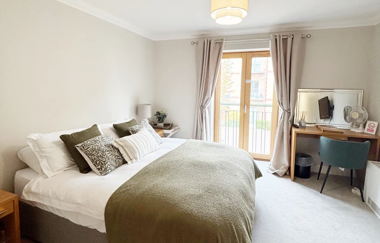 Spacious and bright guest suite at Girton Green