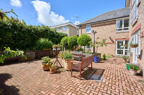 Courtyard Harwood Court PO37 6AN