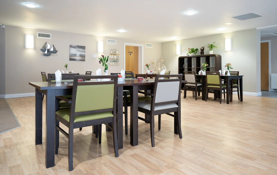 Communal dining area at Hampton House, Solihull B91 2QT