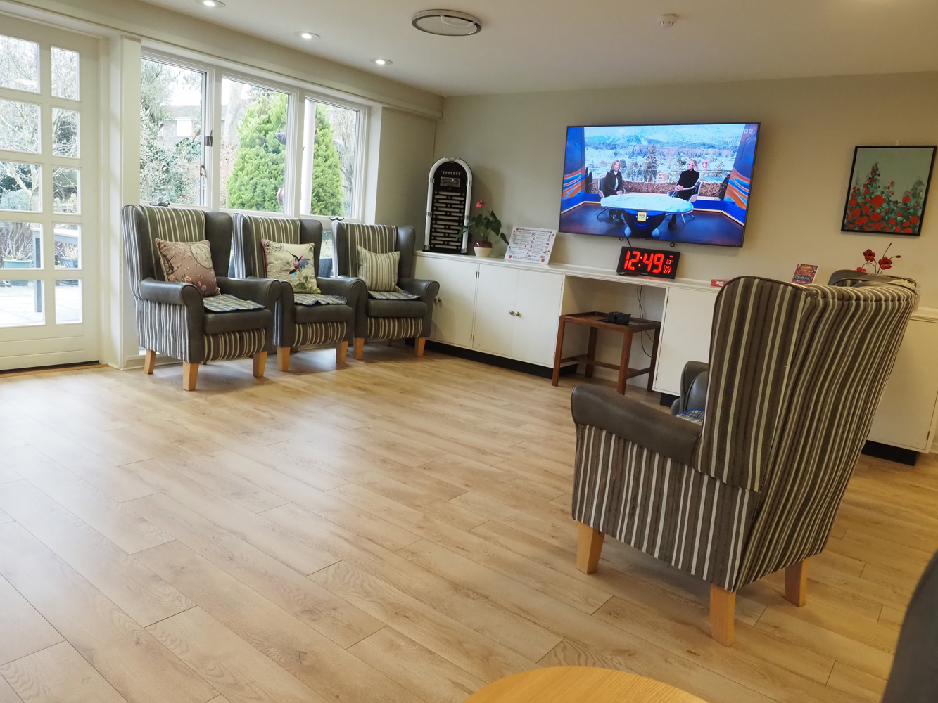 Communal sitting area with TV, Friars Mead WD4 8DR