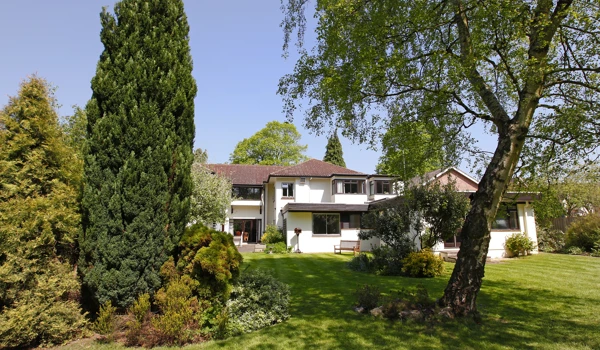 Large sunny garden at Tannerswood where residents can relax and enjoy the sunshine
