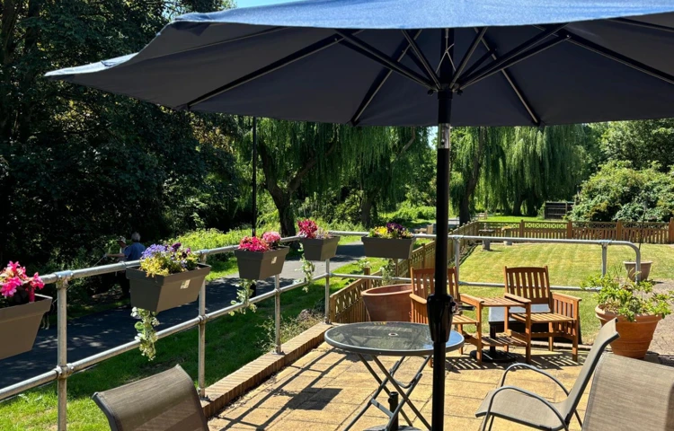 Beautifully Sunny Garden At Wey Valley House