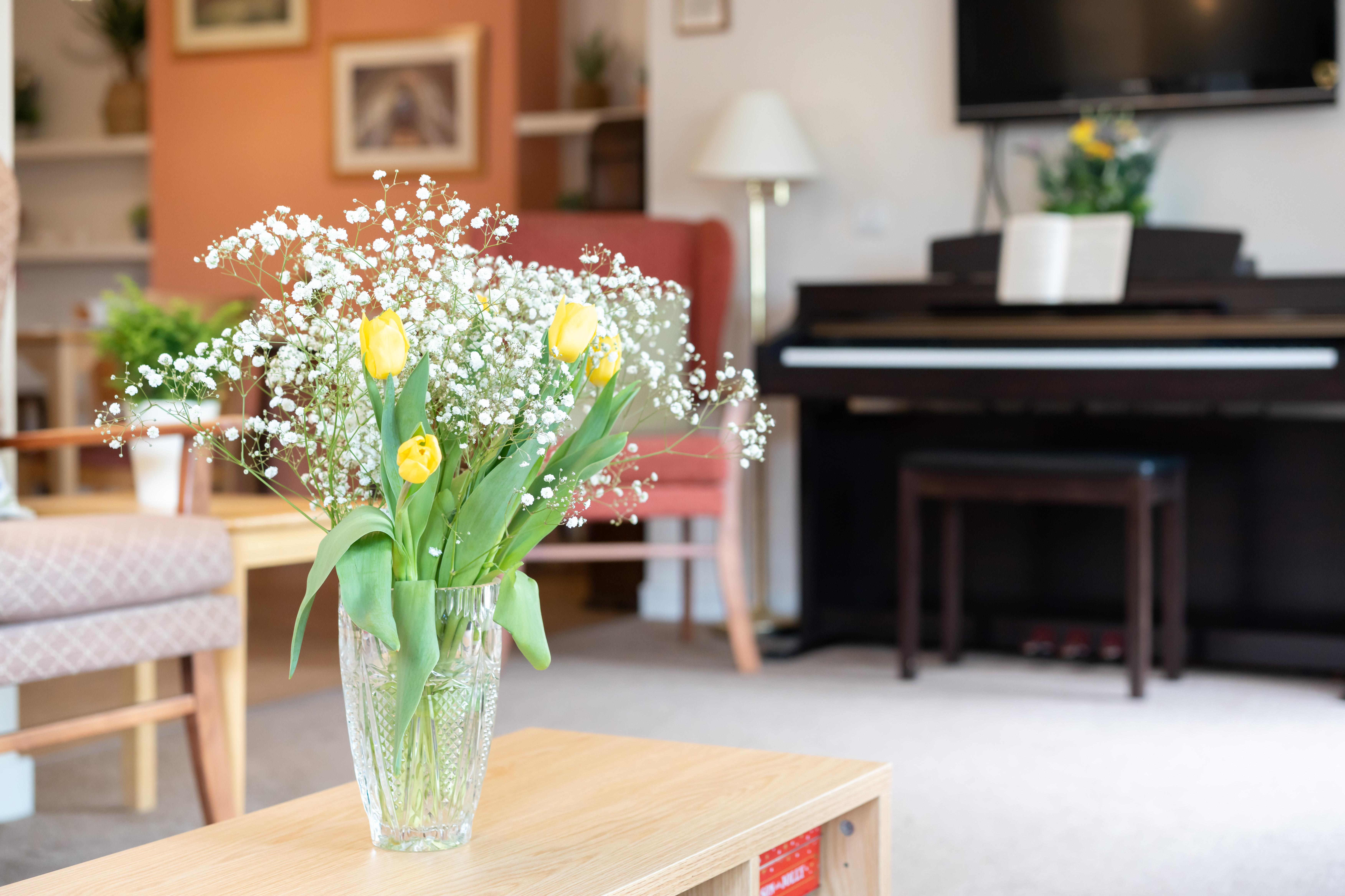 fresh-flowers-on-the-coffee-table-in-lounge at Abbeyfield House, Lincoln LN1 3HJ (1)