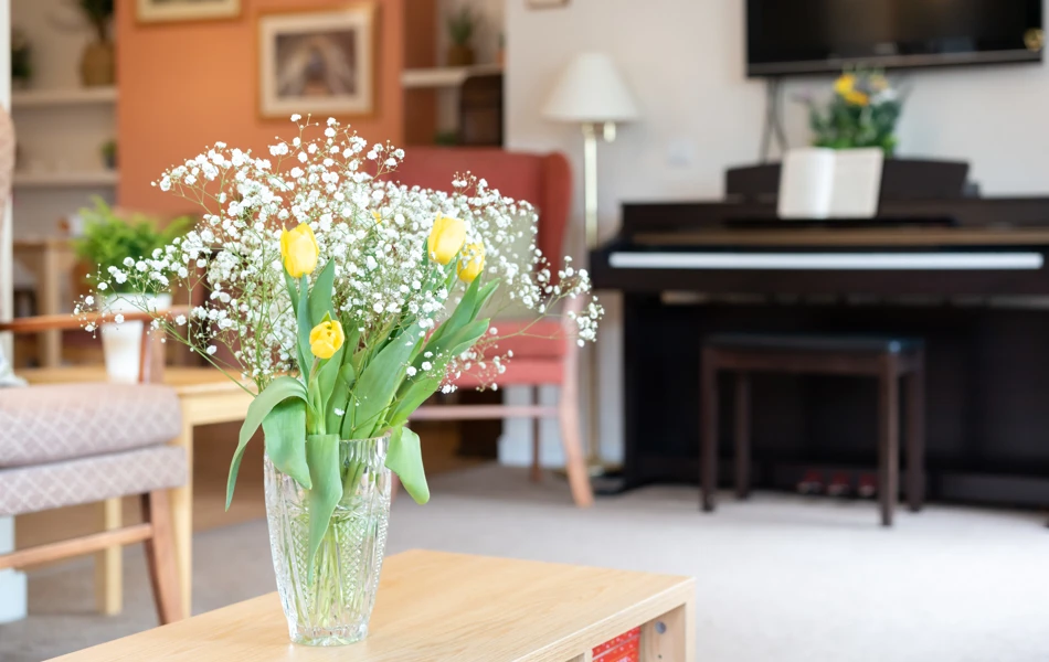 fresh-flowers-on-the-coffee-table-in-lounge at Abbeyfield House, Lincoln LN1 3HJ (1)