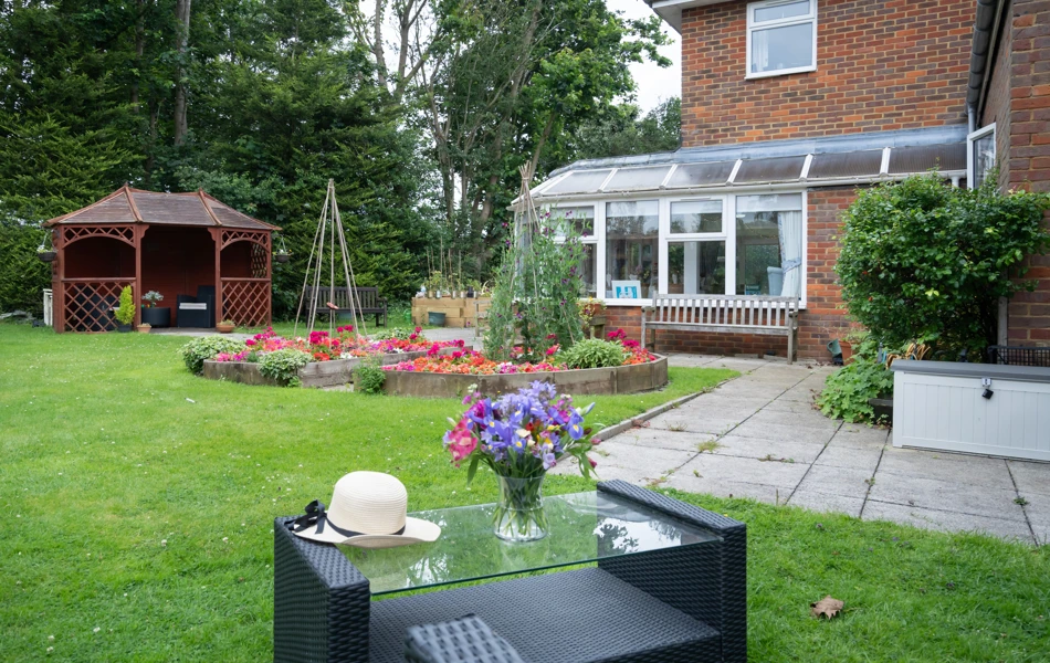 External view of garden pergola at Pratt House