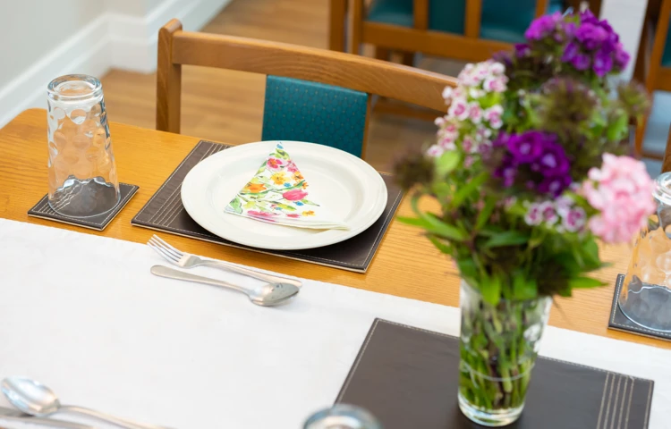 dining-table-set-for-lunch-with-fresh-flowers-at-middleton-house.jpg