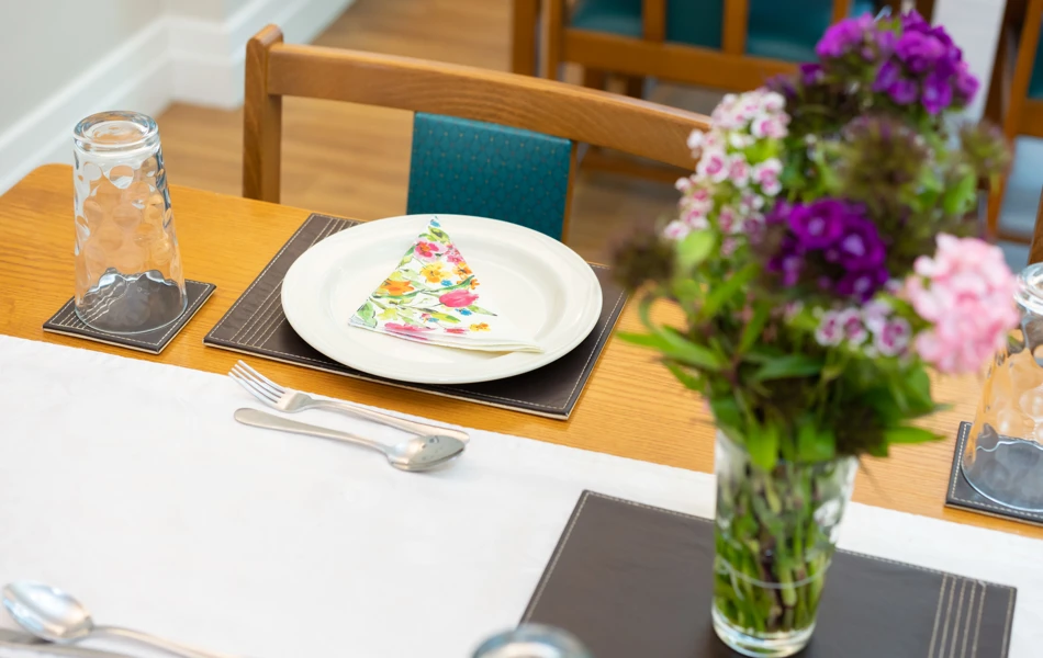 dining-table-set-for-lunch-with-fresh-flowers-at-middleton-house.jpg