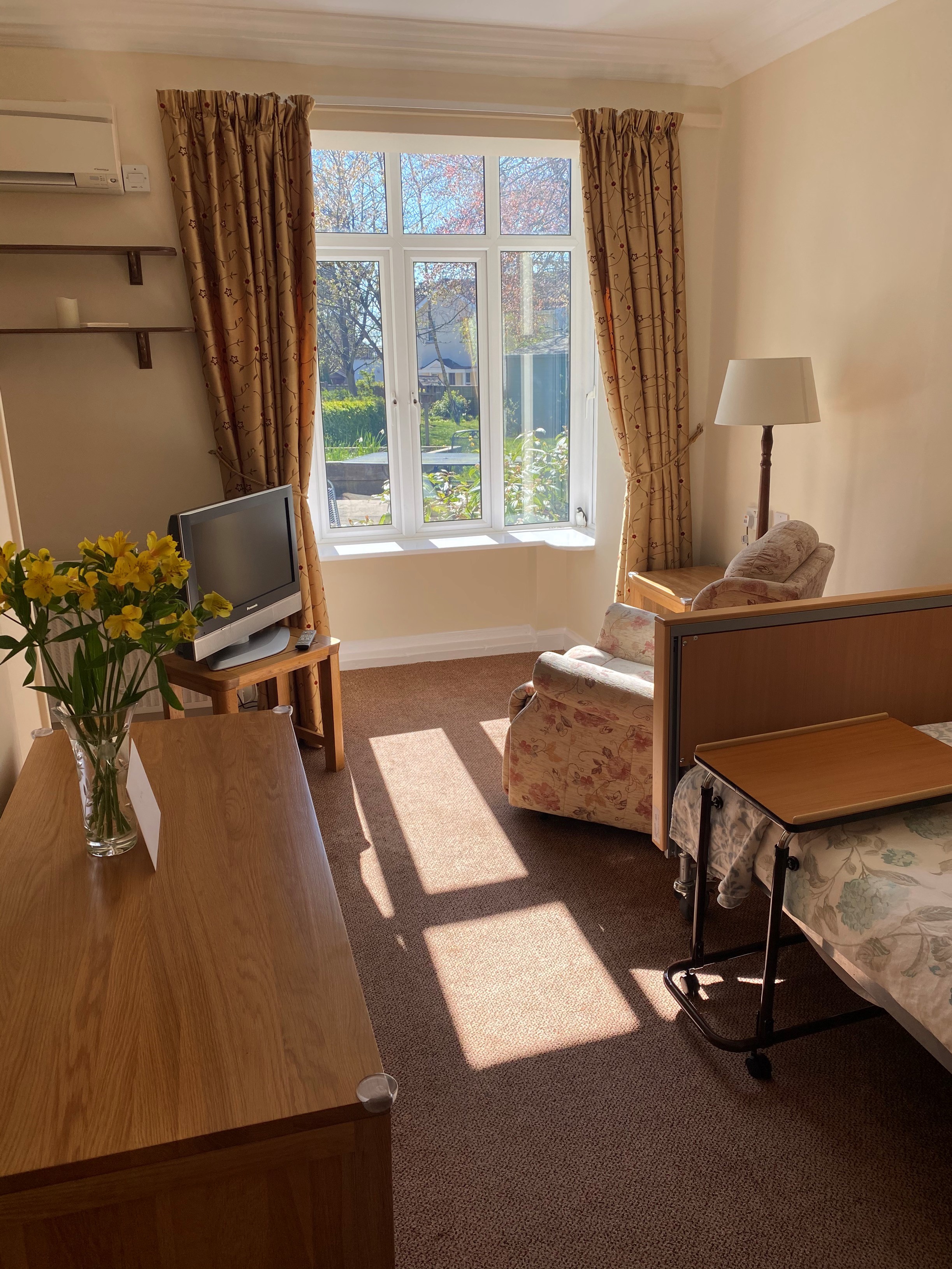 Single bedroom at Highlands Care Home, Woodbridge IP12 1EN
