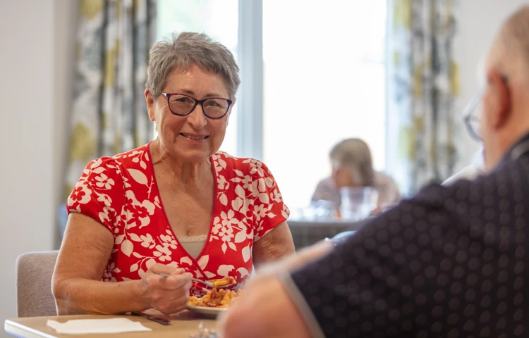 Holdenhurst May22 8914 Web